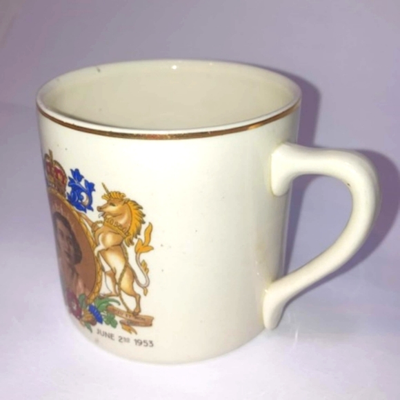Queen Elizabeth II Coronation Cup - Picture 3 of 4